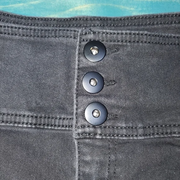 HIGH rise black Jean shorts Juniors 17 - Picture 5 of 7